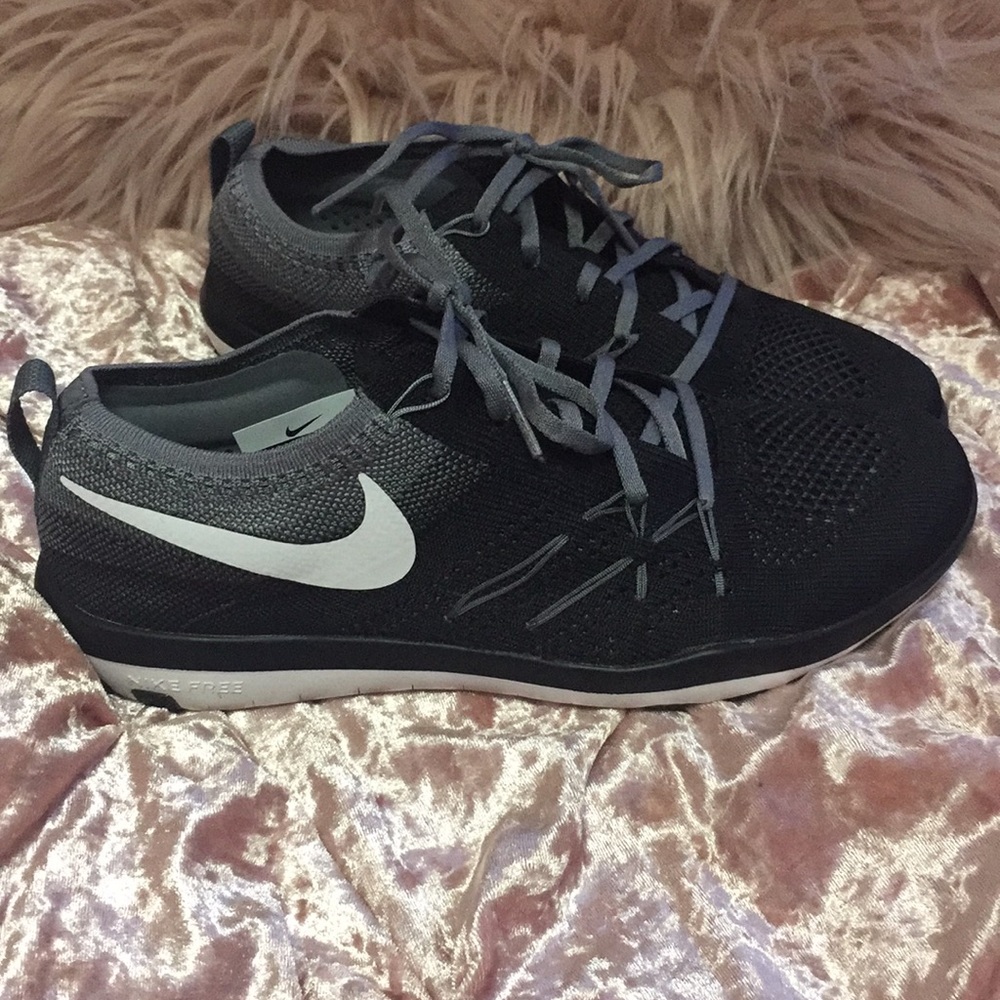 Women's Nike focus flyknit athletic shoes